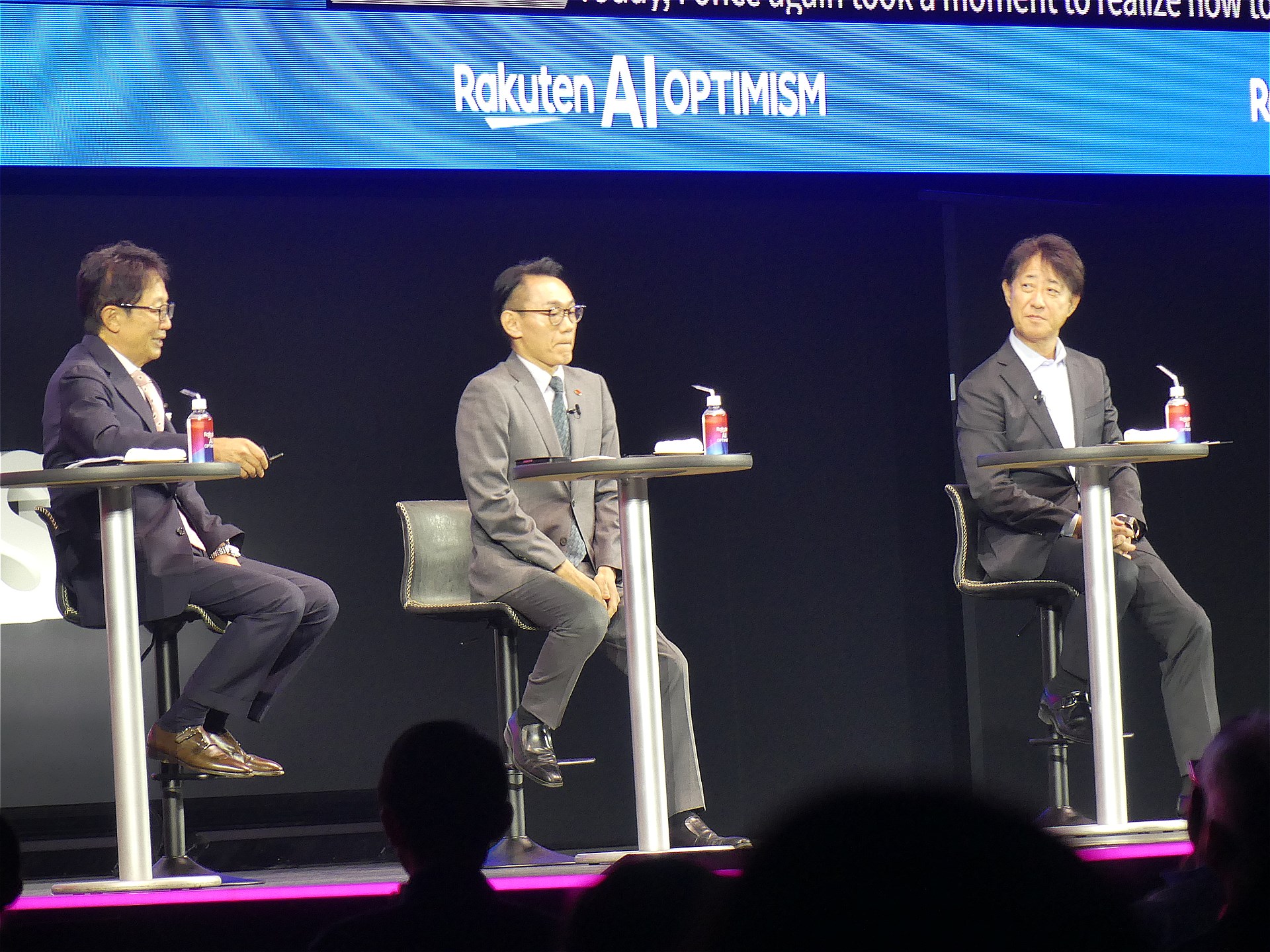 講演の後半はゲスト2氏を迎えてAI導入・活用に関するパネルディスカッション