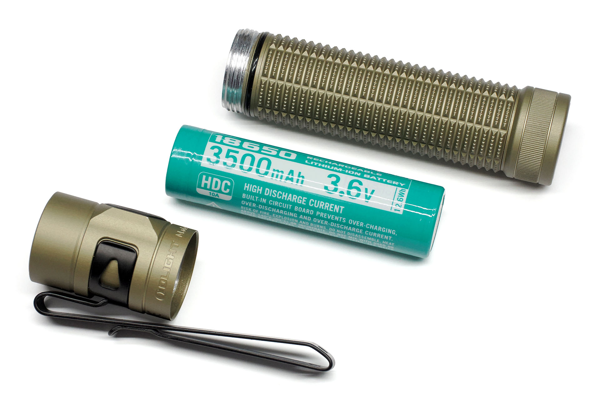 電源は18650リチウムイオンバッテリーで、容量は3500mAh。充電はUSB-C充電とMCC（付属のマグネット式USB充電アダプター）に対応する。ただしこの電池はOLIGHT独自の給電システムを持つ専用品で、一般に市販されている18650電池との互換性はない。