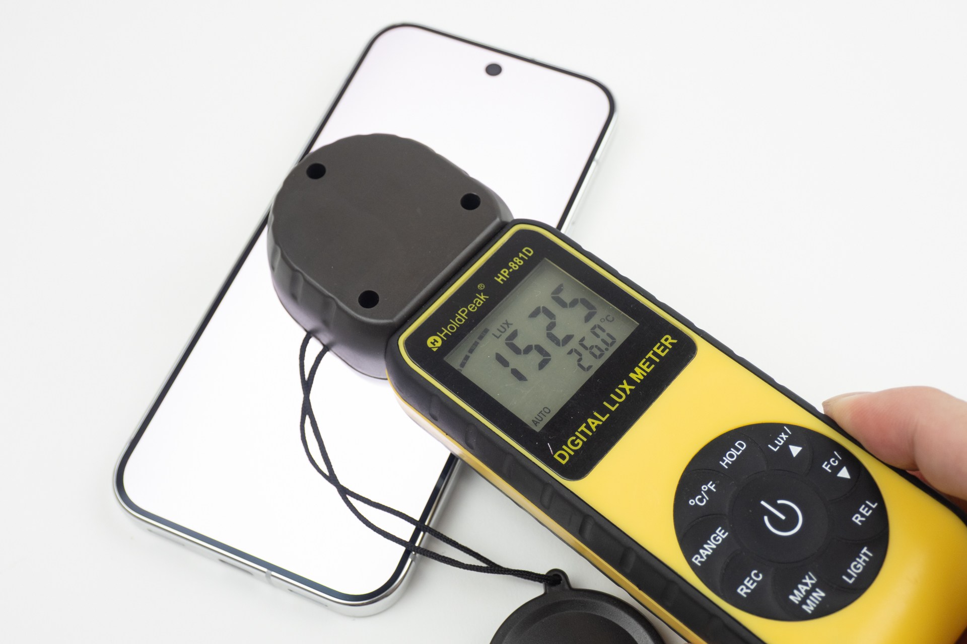 白背景を最大輝度にした状態で、Pixel 11 Proは実測では1525luxだった