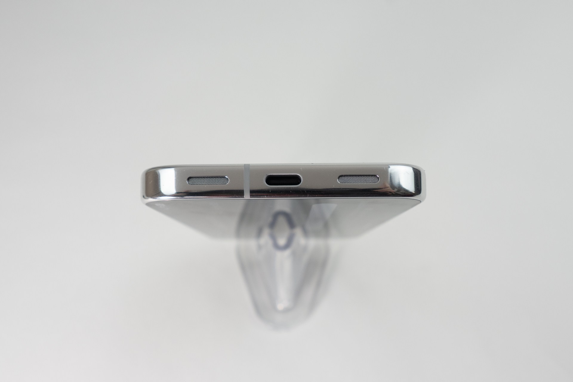 Pixel 11 Proの本体底面