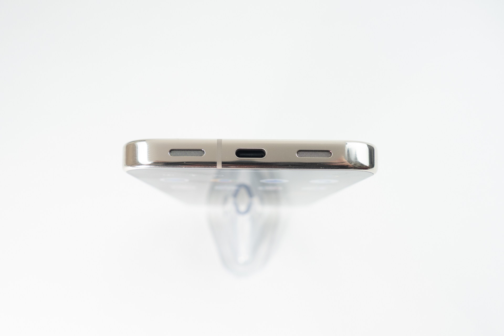 Pixel 11 Pro XLの本体底面