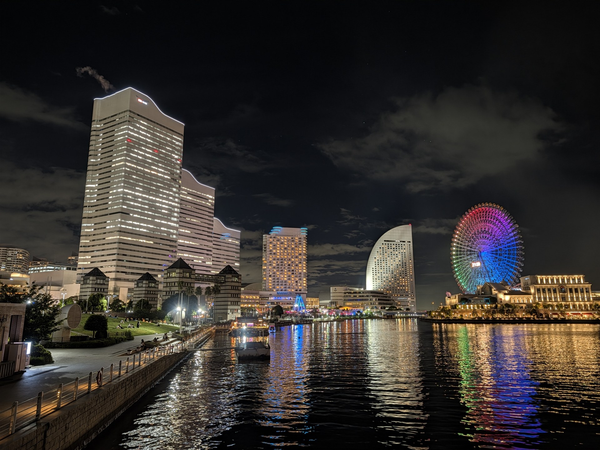 夜景撮影は撮影時間が短くなり、手持ちでもブレにくくなったのは◎