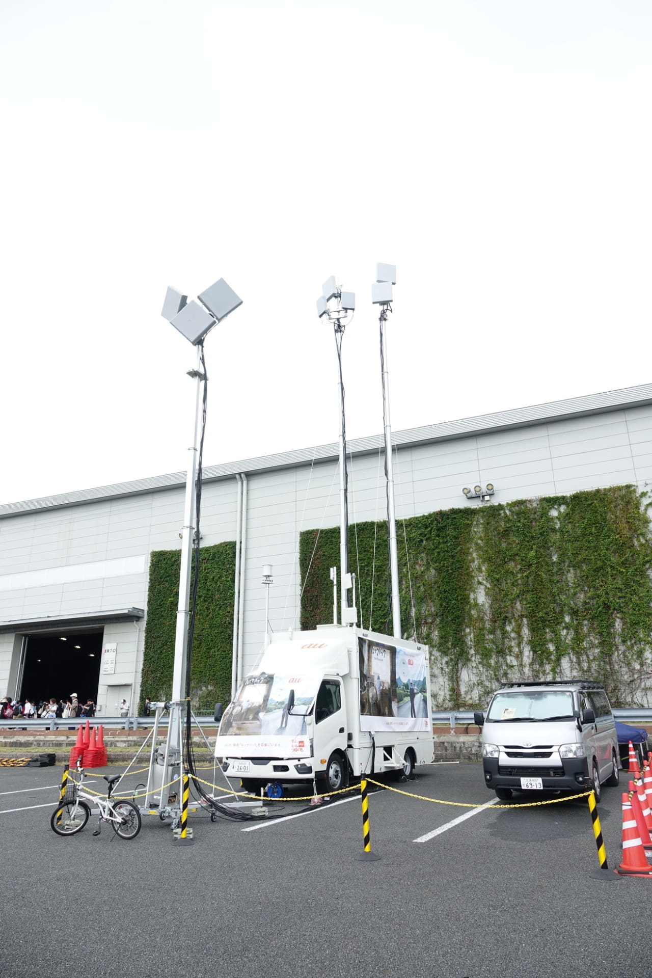 ミリ波中継器とDB-MMU、Wi-Fi機器を搭載した中継器