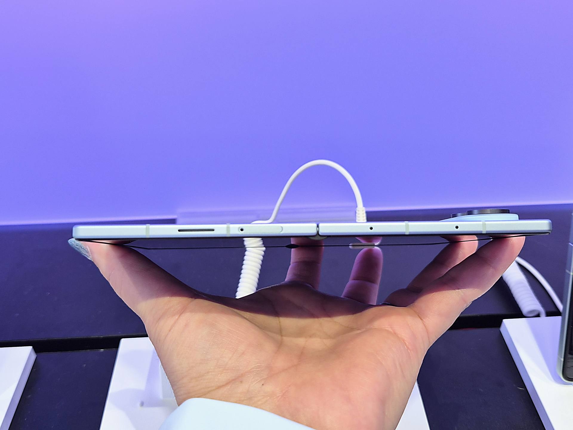 こちらは新比率になって生まれ変わったGalaxy Z Fold8