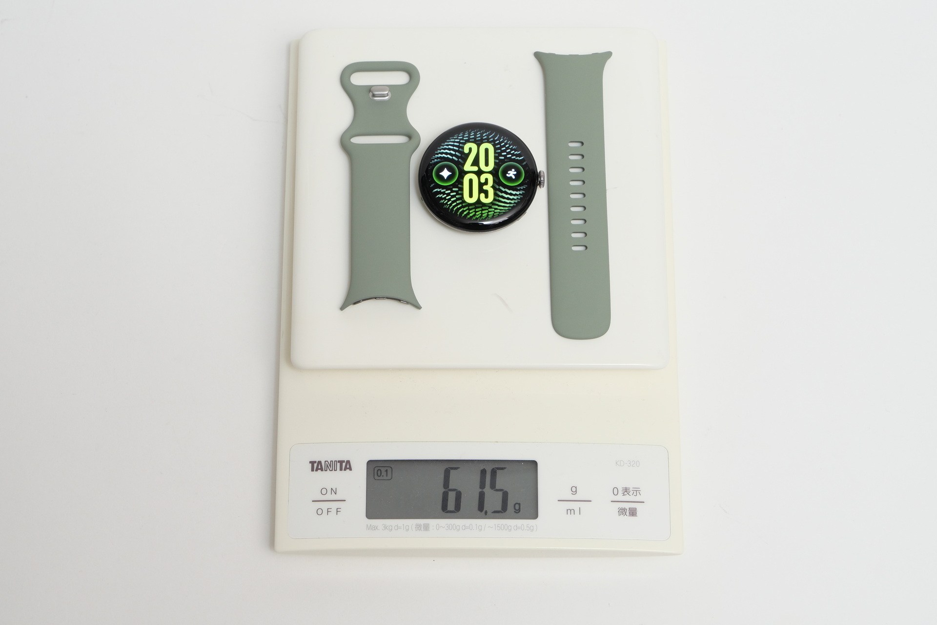 付属アクティブバンドSサイズとのセットでは61.5g