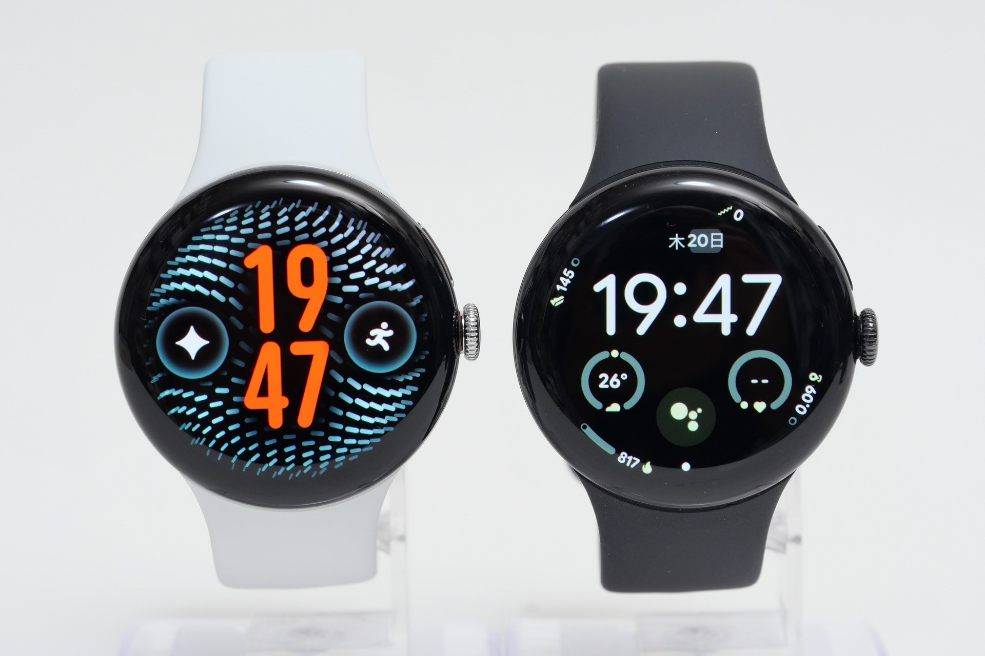 左がPixel Watch 5 41mmモデル、右がPixel Watch 4 41mmモデル
