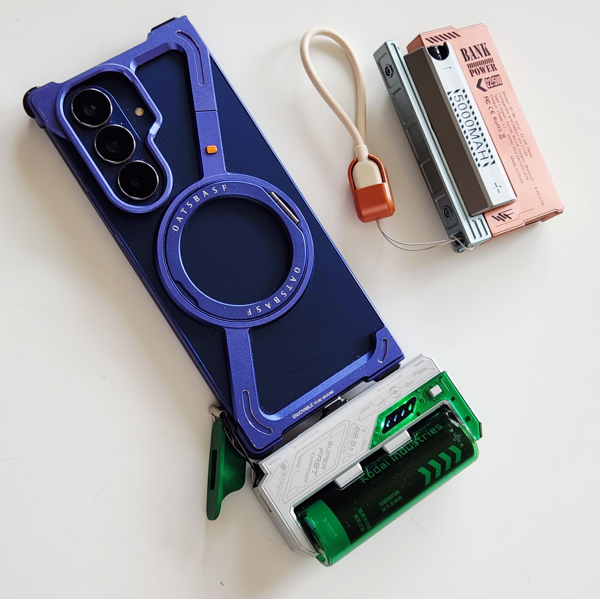 ケーブルなしでFold7へ直接給電できる