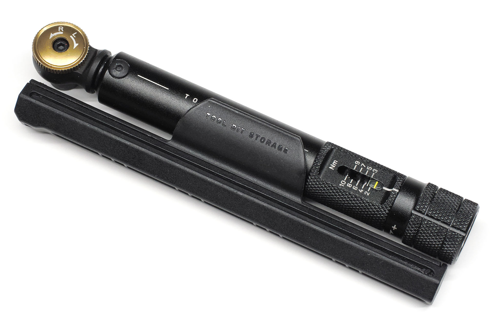 TOPEAK「TORQ STICK 2-10Nm」はトルク調整範囲2～10Nmの携帯向けトルクレンチ。専用ホルダーに5つのビットが入る。付属ビットは、六角ビット（3/4/5mm）、トルクスビット（T20/T25）。Amazonでは1万3200円で売られている。