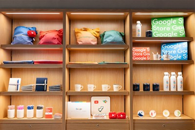 Google Store 表参道の2Fにはここでしか買えないGoogleグッズのコーナーがあります