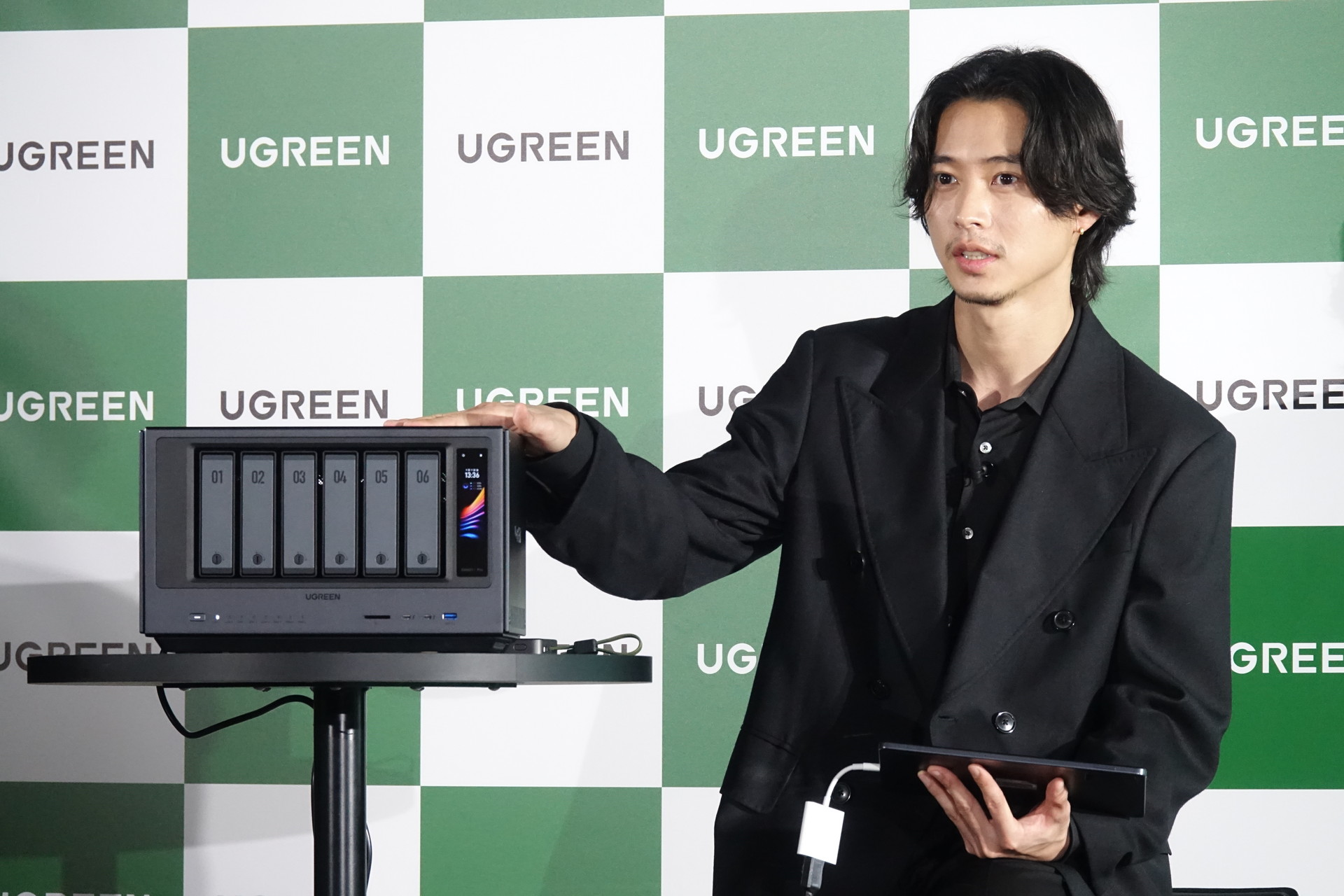 発表会に登場した俳優の山﨑賢人