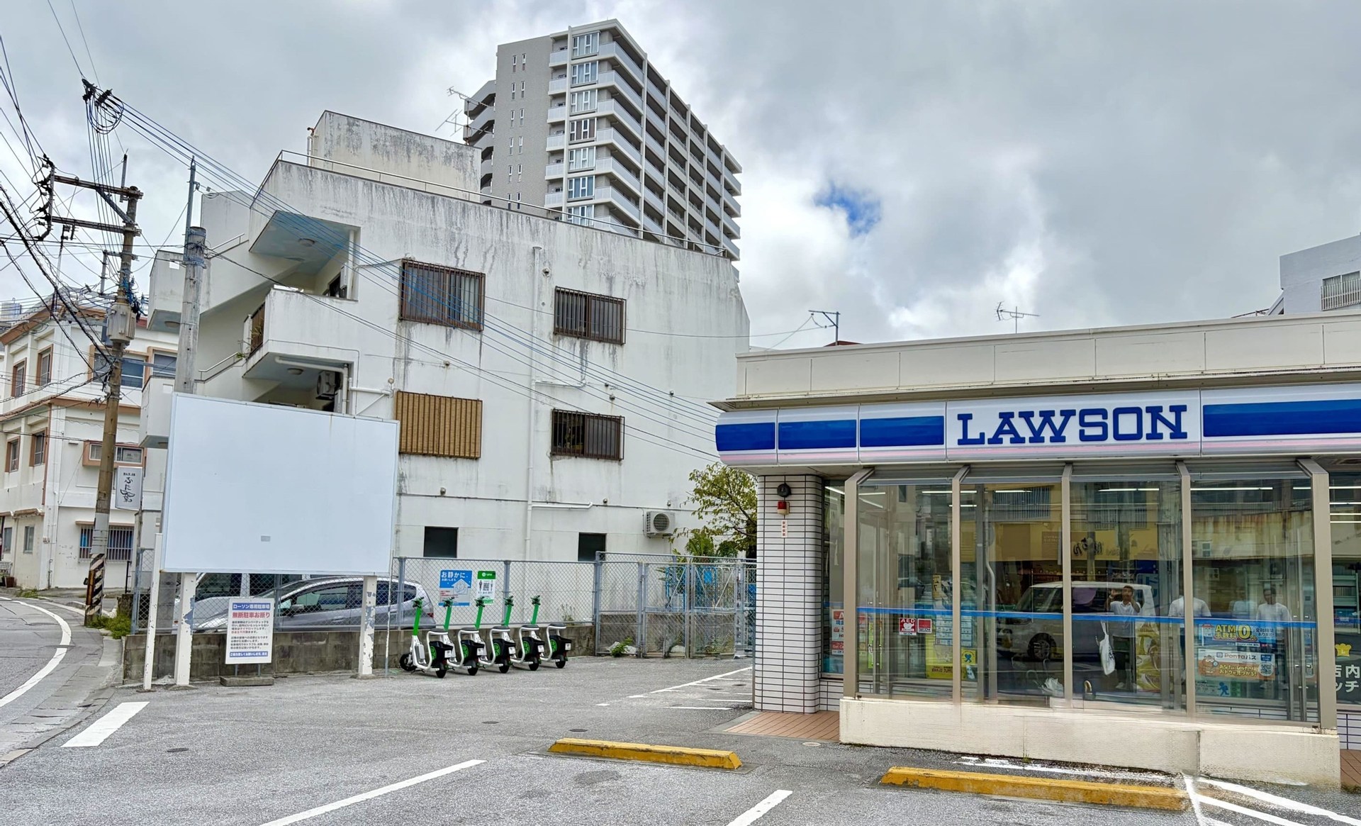 Limeポートが設置されたローソン那覇三原一丁目店