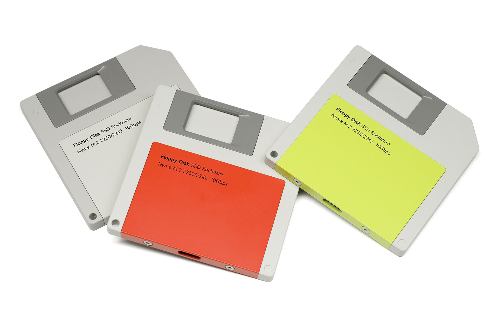 HAGiBiS「Floppy Disk Style SSD Enclosure」は、3.5インチフロッピーディスクによく似たSSDエンクロージャー（SSDケース）。M.2 2230/2242 NVMe SSD（B+M Key/M Key）をセットできる。インターフェースはUSB 3.2 Gen 2 Type-Cで最大10Gbpsの伝送速度対応。メーカーは「読み書き速度は1000〜1200MB/sに達する」としている。Amazonでは4999円で売られているが、AliExpressでは1500〜3000円くらいで売られていたりする。