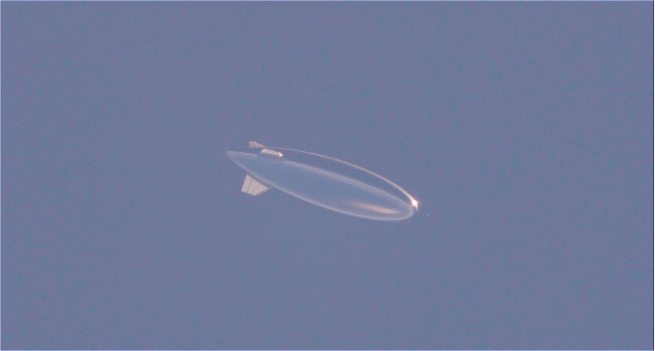 試験エリア、地上から見たHAPS機体