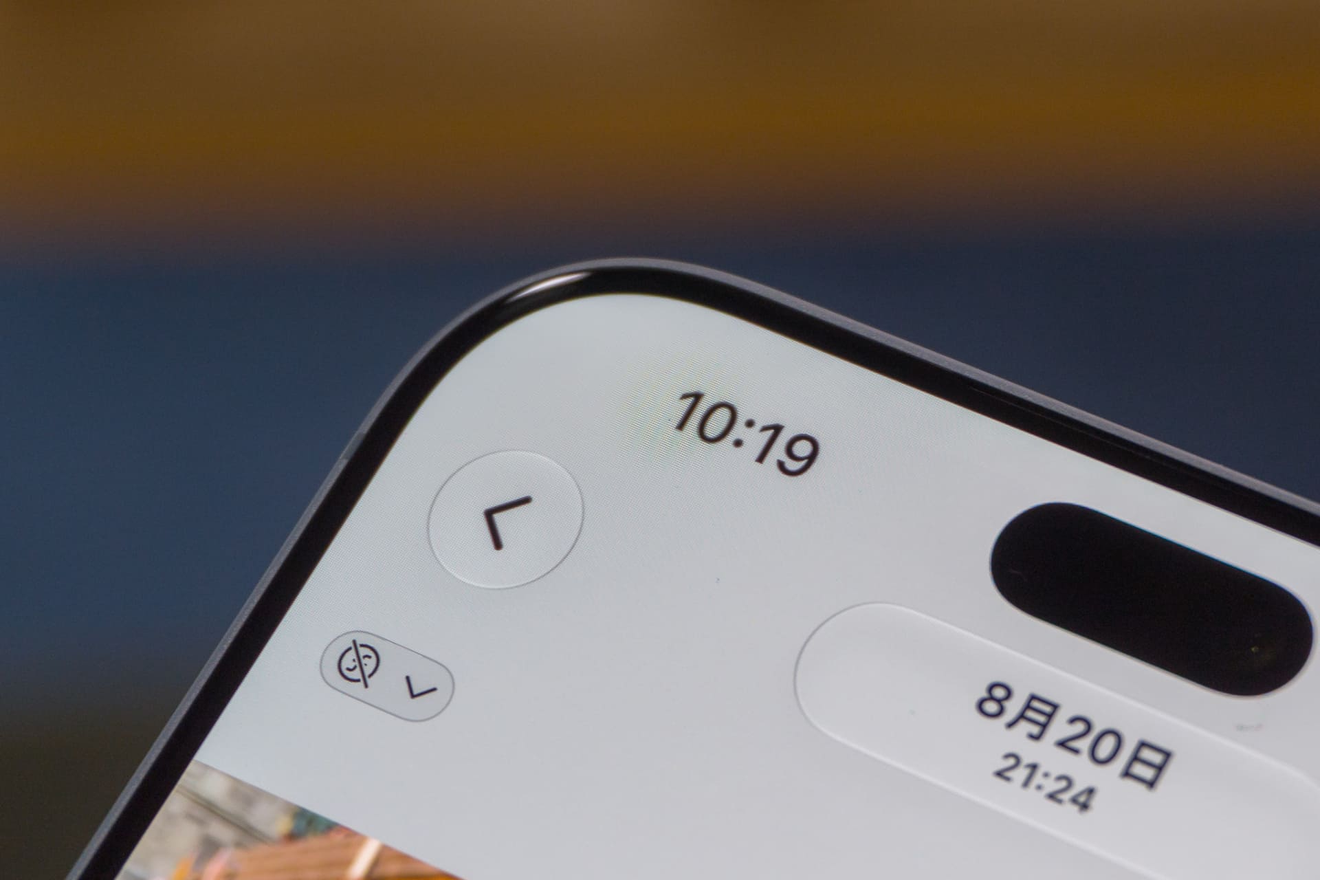 時計の「10」あたりにFaceID用のセンサーが搭載されている