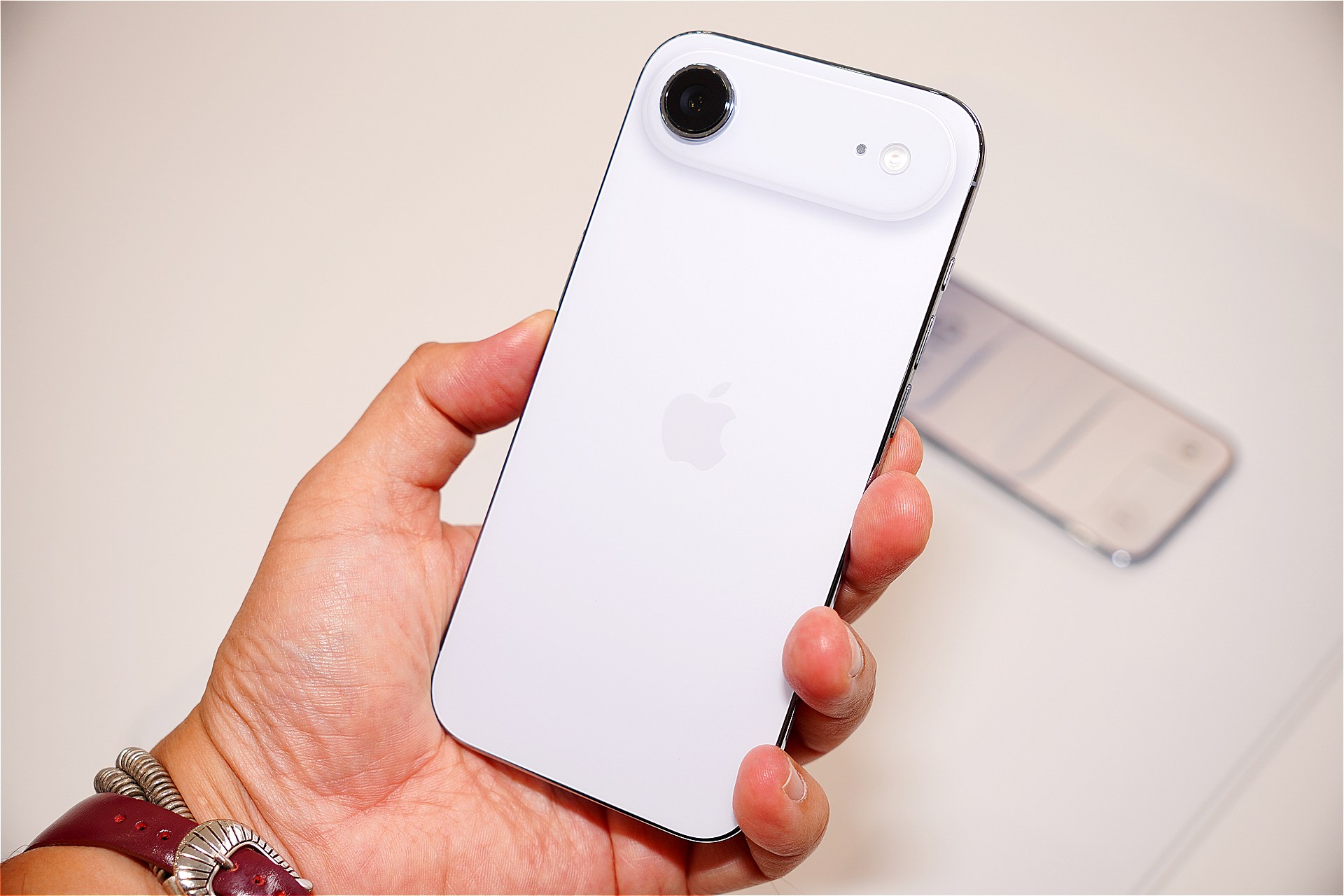 薄型モデルのiPhone Airも依然として現役だ
