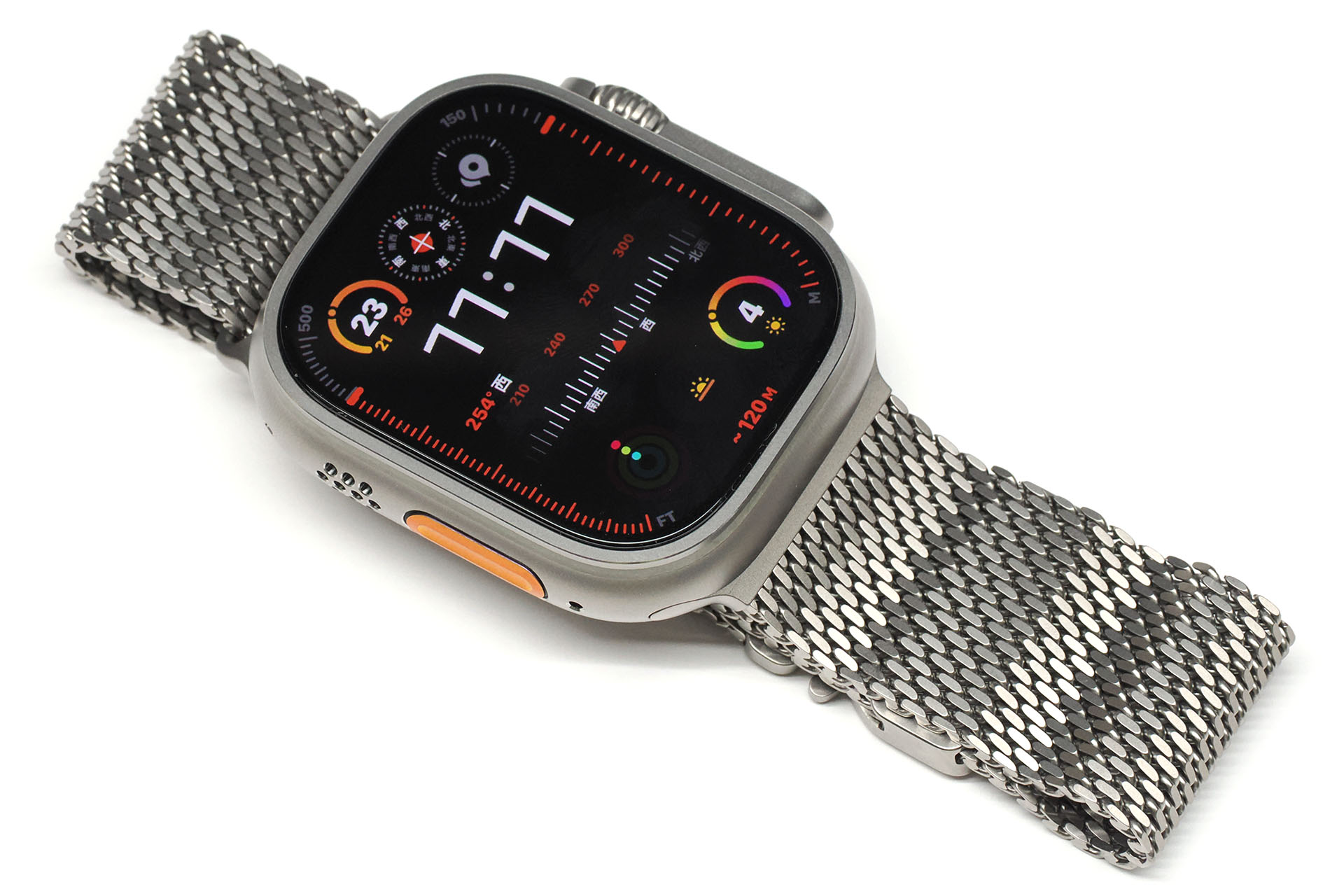 Apple Watch Ultra 4は「チタニウムミラネーゼループ」付きを選んだ。このモデルだけ15万9800円で、他のバンドが付属するモデルは14万2800円だった。マグネット式ではないミラネーゼループことチタニウムミラネーゼループ（2024年発売）にも興味があって購入したのだが……