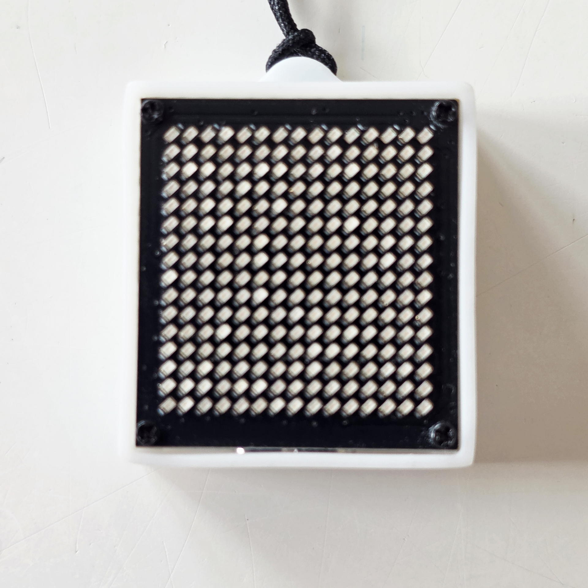 表示面は16×16、わずか256個のLEDで構成