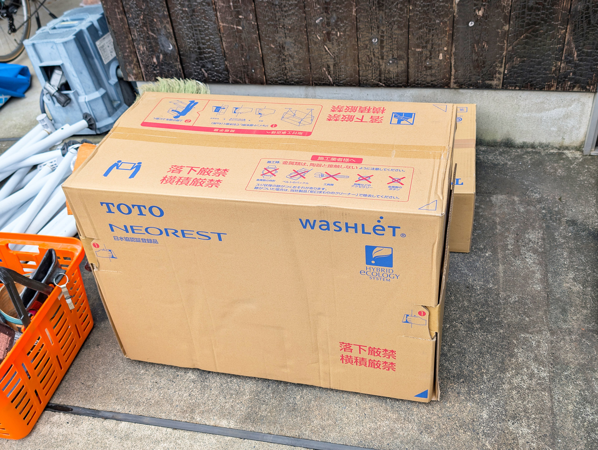 工事当日、やってきたTOTOのトイレ