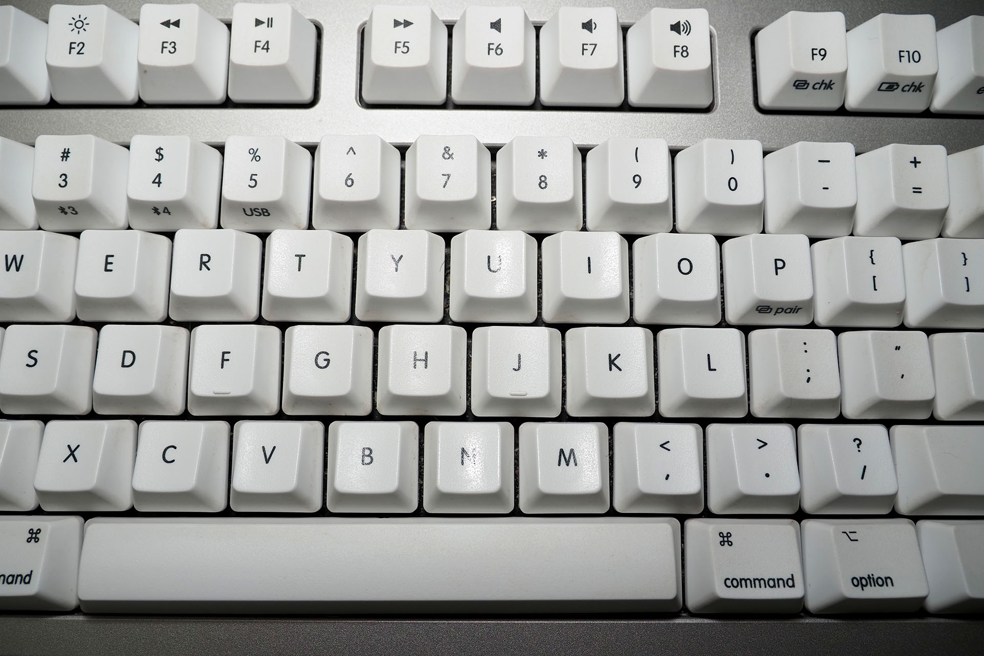 iT30Proにシューライザーとディフューザーを装着した状態で、ズームレンズを広角にして撮影。影が出ず好印象に。設定を同じにしたら色が少しヘンだが、これはカメラ側で補正できる。