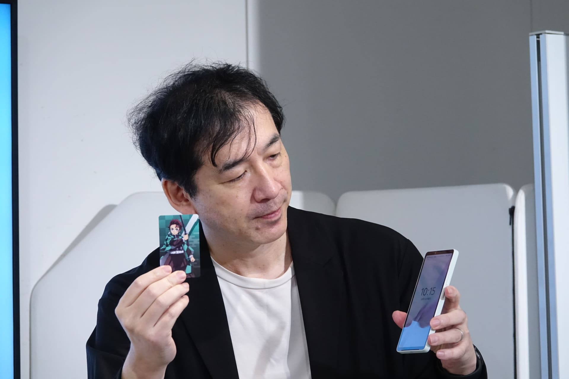 「鬼滅の刃」デザインのFan Syncカードを適用する様子。鬼滅の刃デザインカードは2種類ある