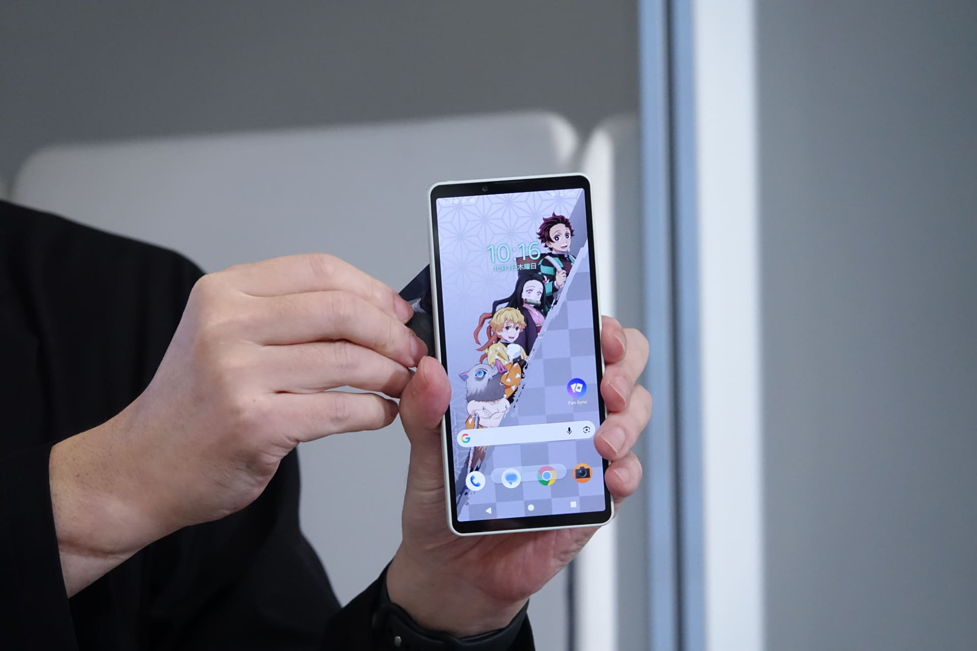 「鬼滅の刃」デザインのFan Syncカードを適用する様子。鬼滅の刃デザインカードは2種類ある