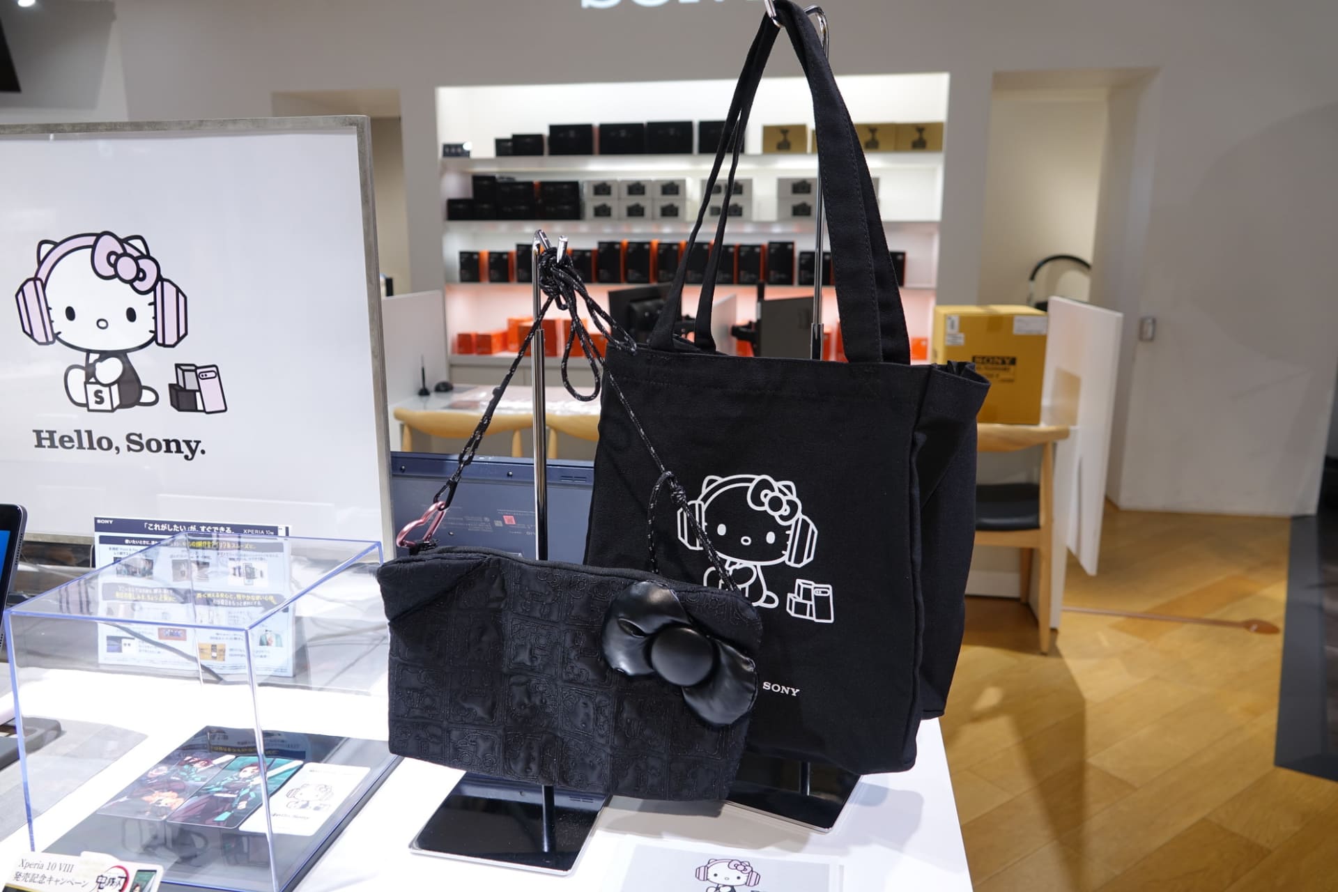 オリジナルデザインのトートバッグとサコッシュ