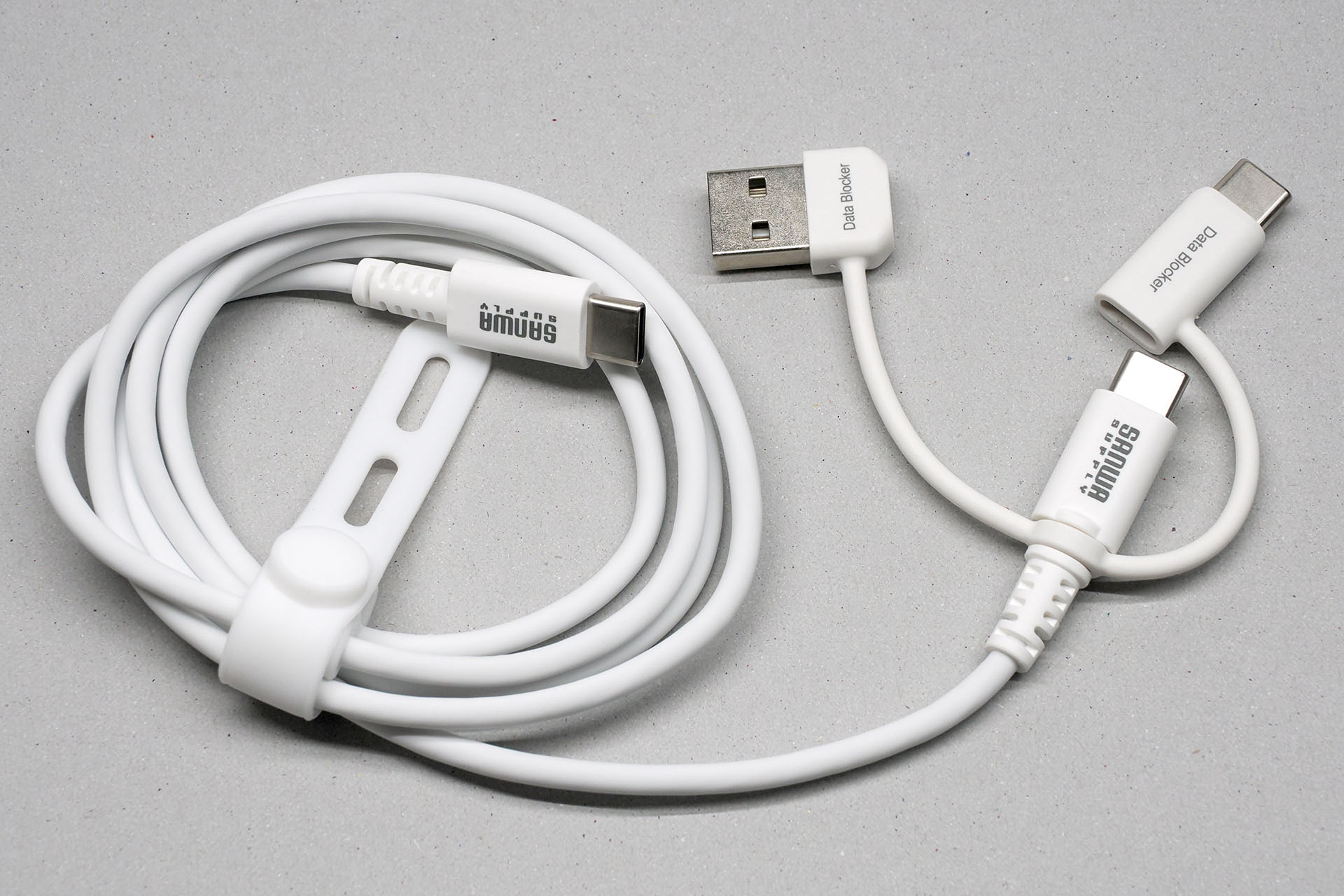 サンワサプライの「500-USB108W」は、付属のアダプターを装着すると「データ通信を遮断して充電専用のケーブルになる」という製品。アダプター非装着時は最大480Mbpsの通信（USB2.0）に対応する。メーカー価格は1436円。