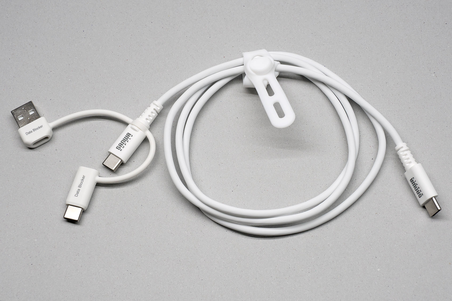 サンワサプライの「500-USB108W」は、最大でPD60Wの充電ができるUSBケーブル。アダプターを使えば「充電専用（データ通信不可能）」ケーブルとなり、使わなければUSB2.0最大480Mbpsのデータ通信が可能なUSBケーブルとして使える。ケーブル長は約1m。メーカー価格は1,436円。こちらもケーブルの素性が端子部にプリントされている。
