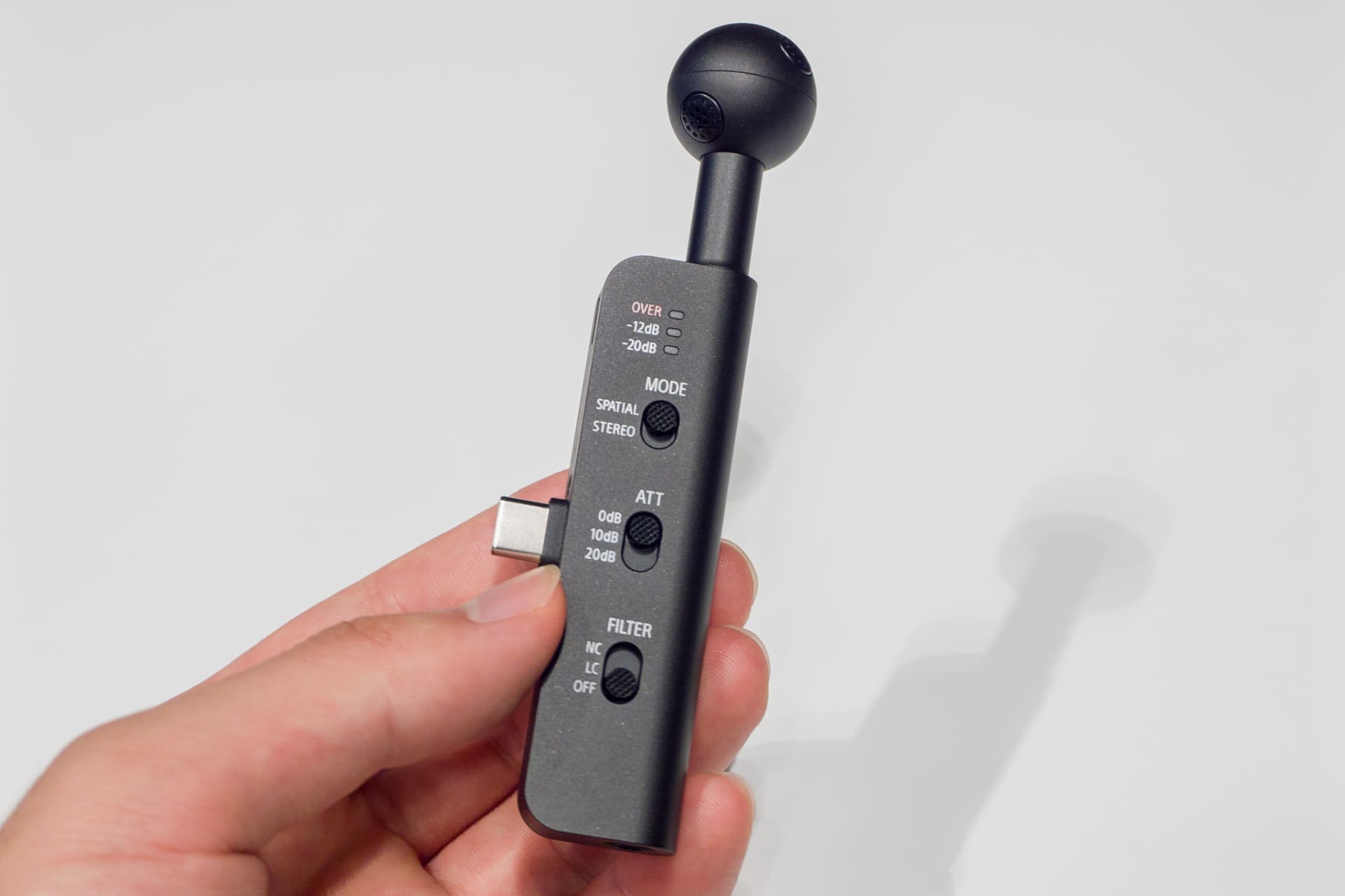 アッテネーターやフィルタースイッチを搭載