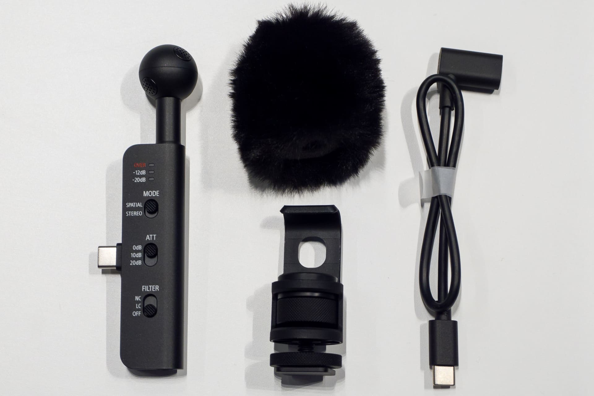 シューマウント・マイクホルダーやUSB Type-Cケーブルも付属する