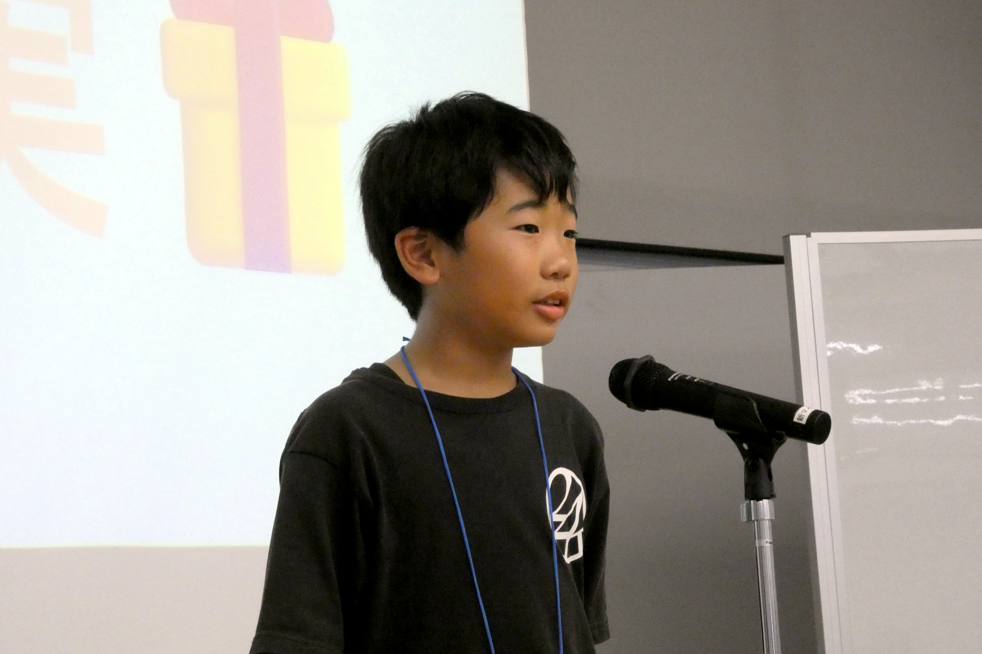 同作品を開発した飯塚市立若菜小学校の河野立実さん
