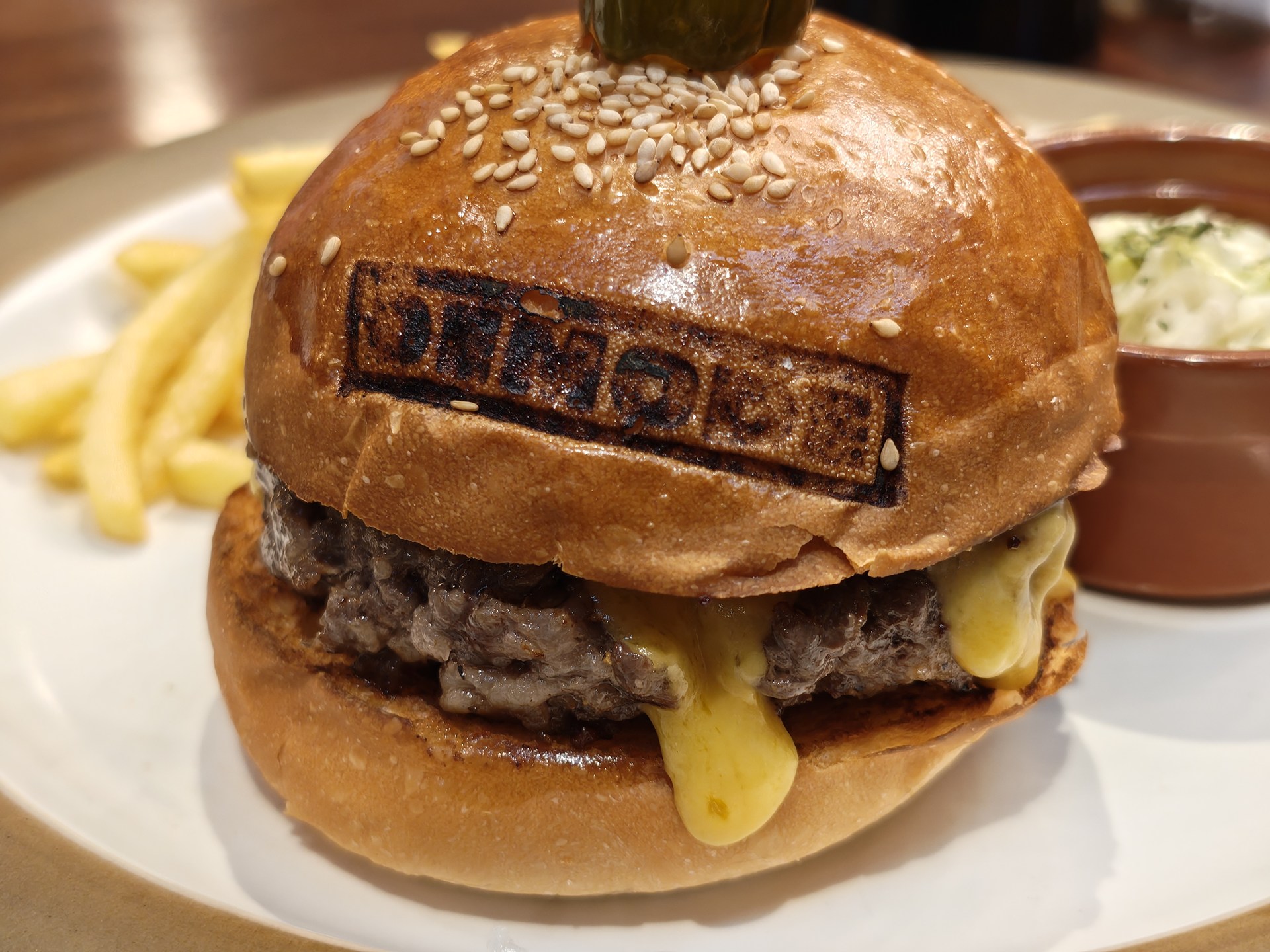 やや派手めな仕上がりになるが、料理もキレイに撮れて満足度が高い
