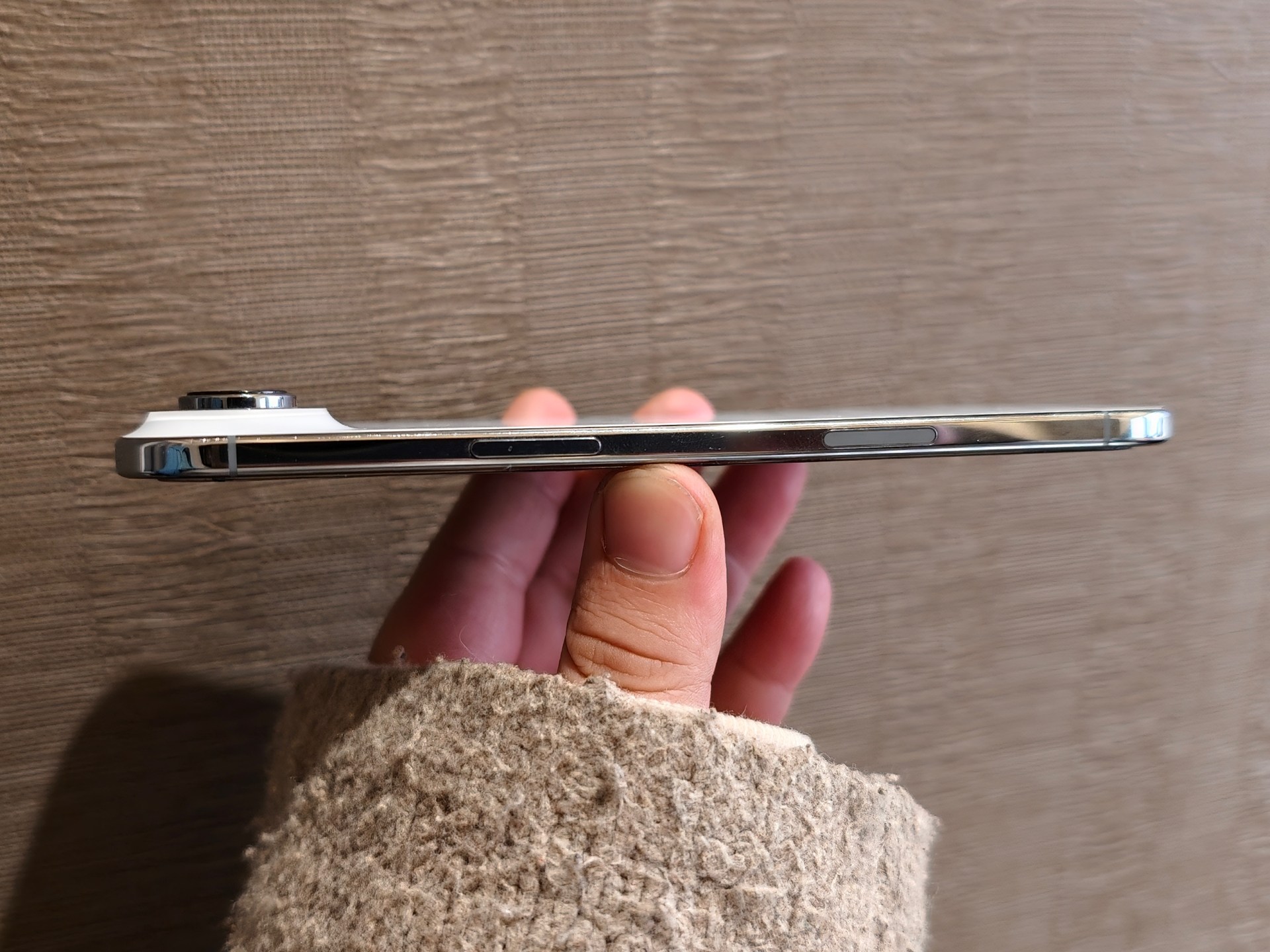 iPhone Airの薄さは今でも他にない魅力です
