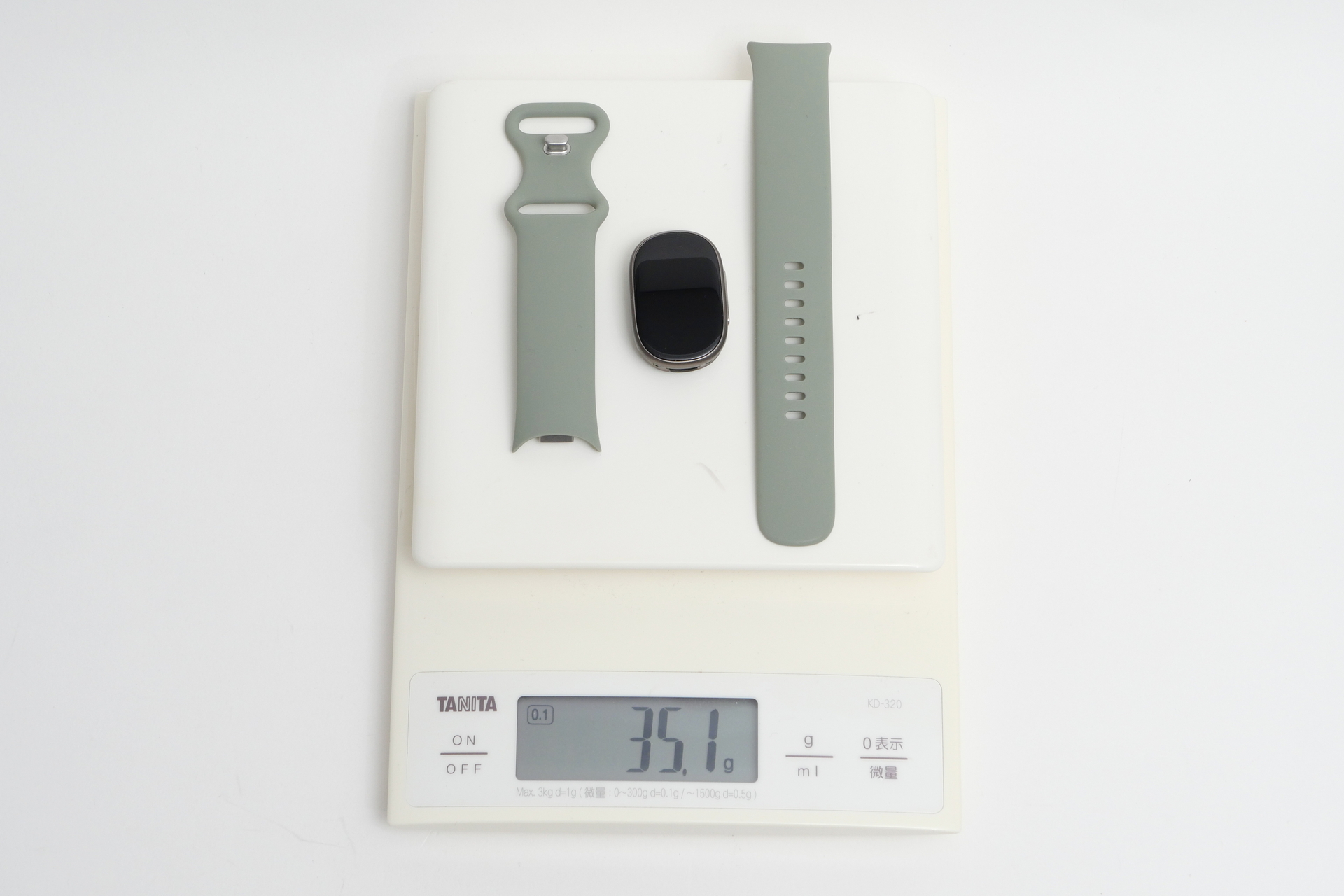 Lサイズのバンド装着時の重量は実測で35.1g