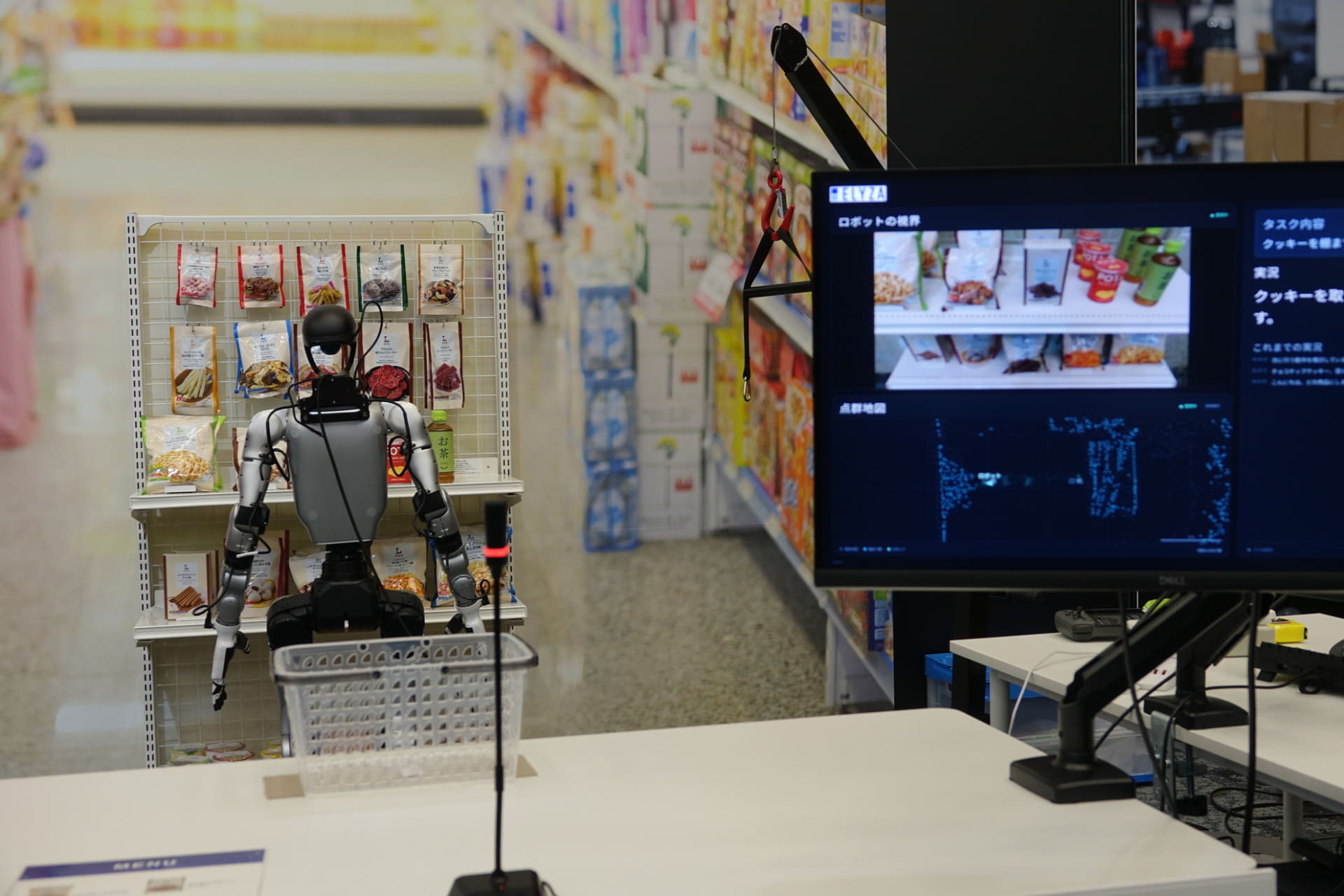カメラ映像から注文品がどこにあるかを見つけ出してピックアップ