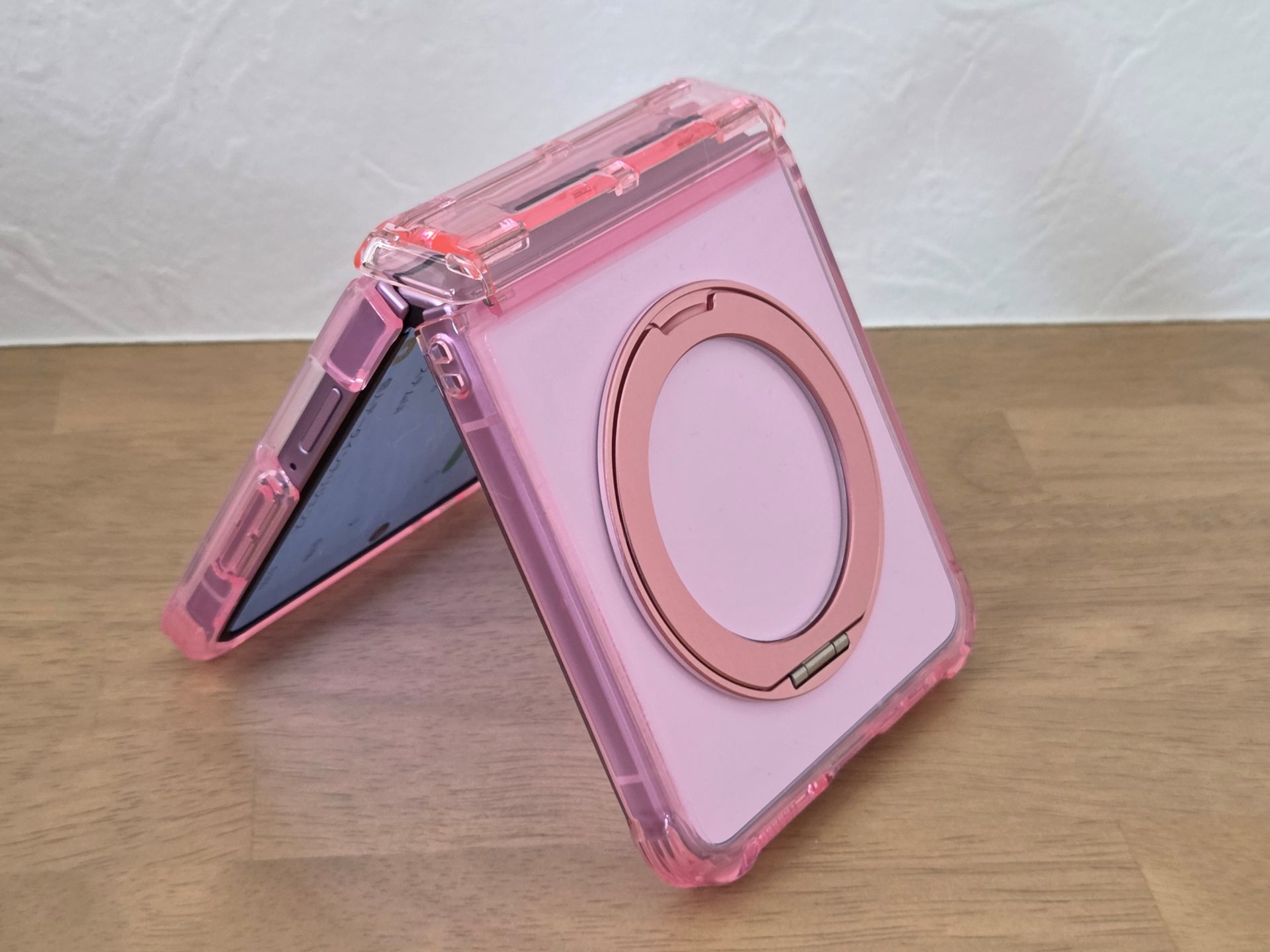Galaxy Z Flip8にマグネットリング付きカバーを装着。これでMagSafeエコシステムに仲間入りできる
