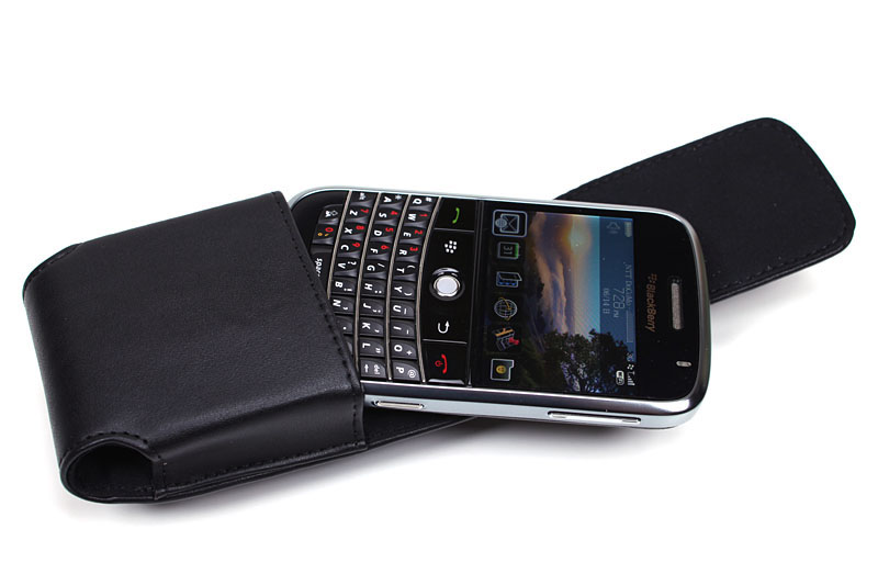 このケースには、BlackBerry Boldを自動的にスタンバイ状態にするマグネットが仕込まれている