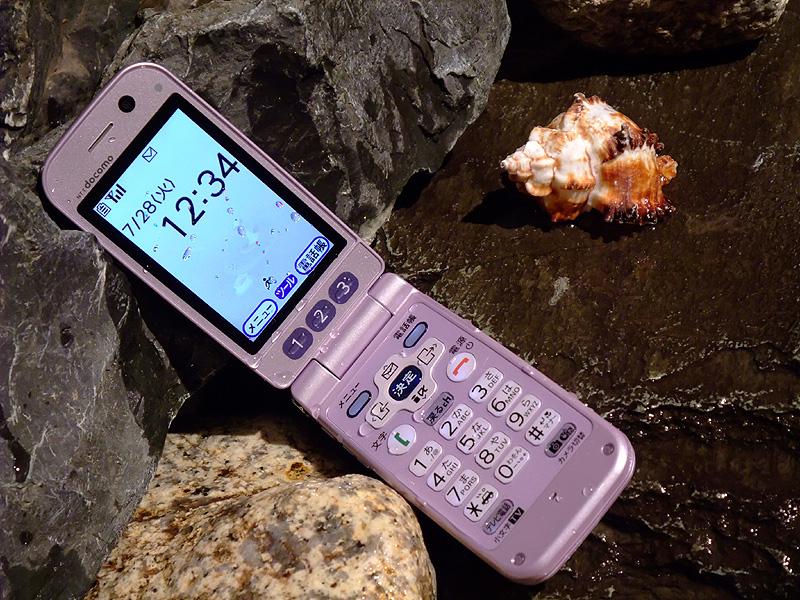 海辺をイメージ。海水がかかっても乾かないうちに水で洗えば利用できる