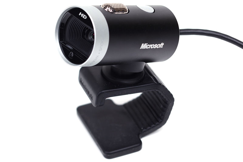 マイクロソフトのMicrosoft LifeCam Cinema。USB接続のWebカメラで、720pのHD動画や有効画素数500万相当の静止画を撮影できる。標準価格は8400円