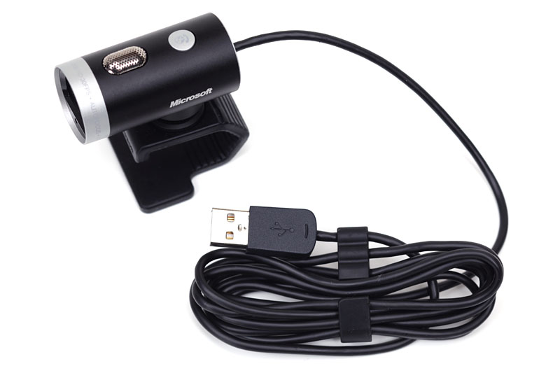 USBケーブルにはこのような樹脂製クリップが付いていて、この部分を使ってケーブルをまとめられる