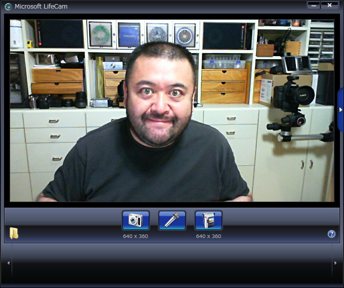 Microsoft LifeCamソフトウェアの表示例。シンプルなWebカメラ用ユーティリティだ。ワンクリックで動画/静止画の撮影ができ、音声のみの録音もできる