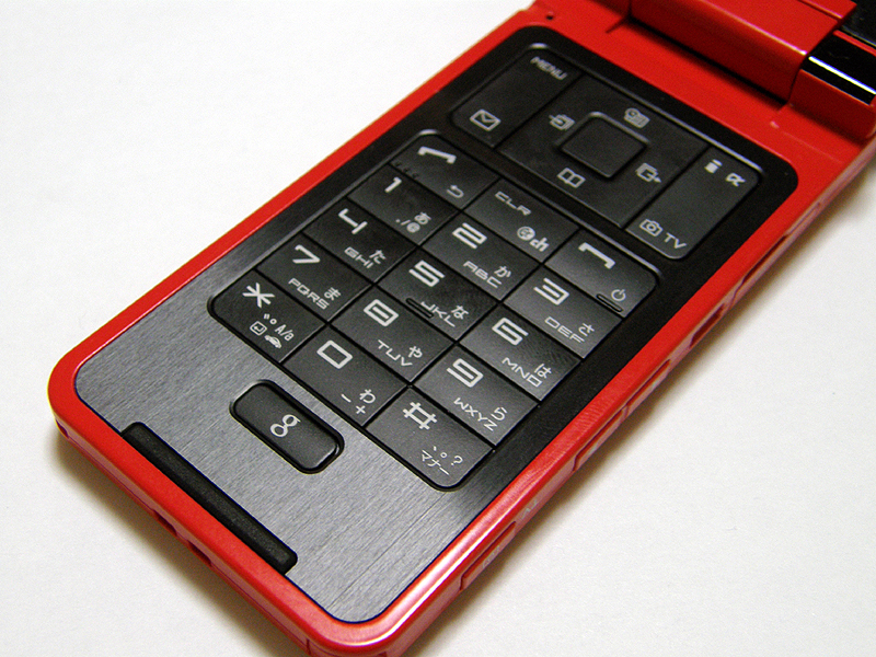 キー周辺はヘアライン処理