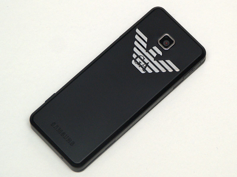 背面にあしらわれているイーグルロゴ