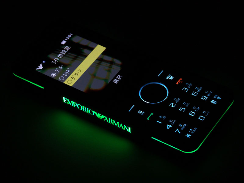 端末を囲むようにLEDが発光する