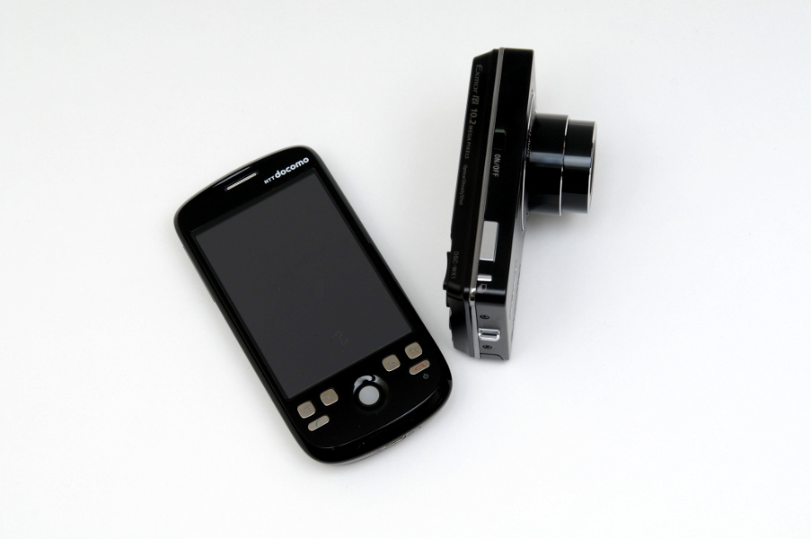 愛機HT-03Aと並べてもコンパクト