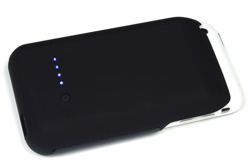 背面にはバッテリー残量を確認可能な青色LEDが4つ並ぶ