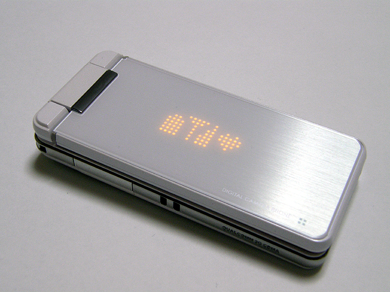 ボディにはLEDが埋め込まれている