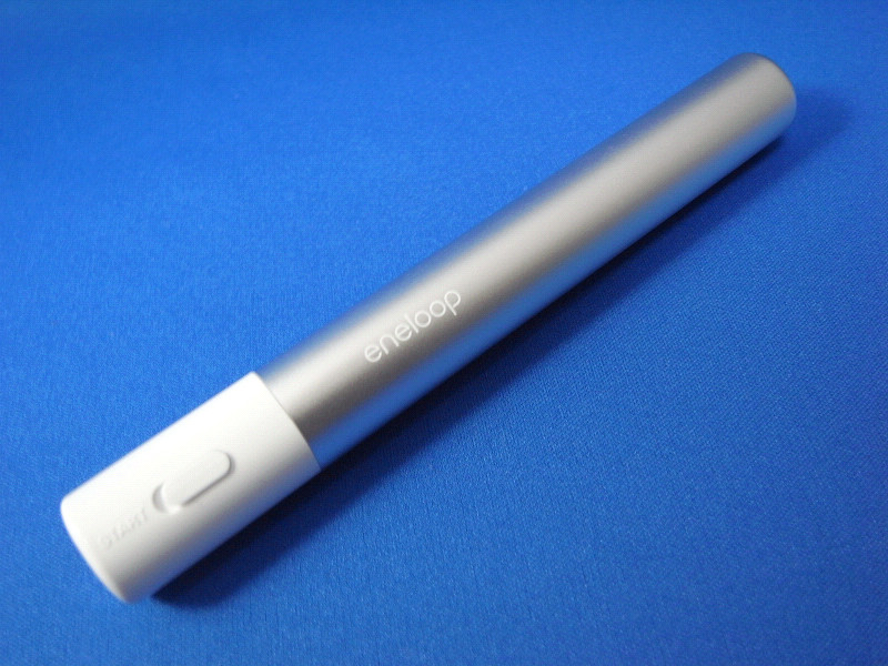 円筒のスティック形、スタイリッシュかつシンプルなデザイン