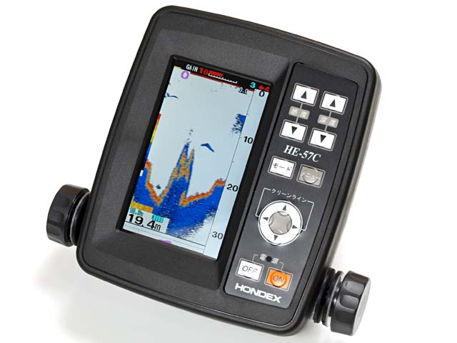 液晶つながりで、最近ヒジョーに気に入っている魚群探知機ことHONDEXのHE-57C。バス釣り専用魚探で、本体＋トランスデューサー＋水温計＋取り付け金具等込みで4万円を切る実勢価格なのだ。カラー魚探でこの価格でパーツ類全部付きは安いっスよ。バス釣り専用とは言っても、フツーに湖の釣り全般に使えそうだ