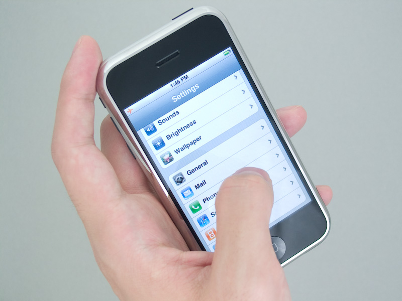 予想外だったのがタッチ操作のフィーリング。文字入力は独自の操作感・フィードバック感のため少々の慣れが必要だなぁと思ったが、他は総じて快適。画面拡大縮小操作は快感っぽい使用感さえある。